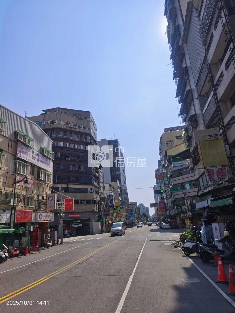 專任-正中華路透天電梯金店面+套房房屋室內格局與周邊環境