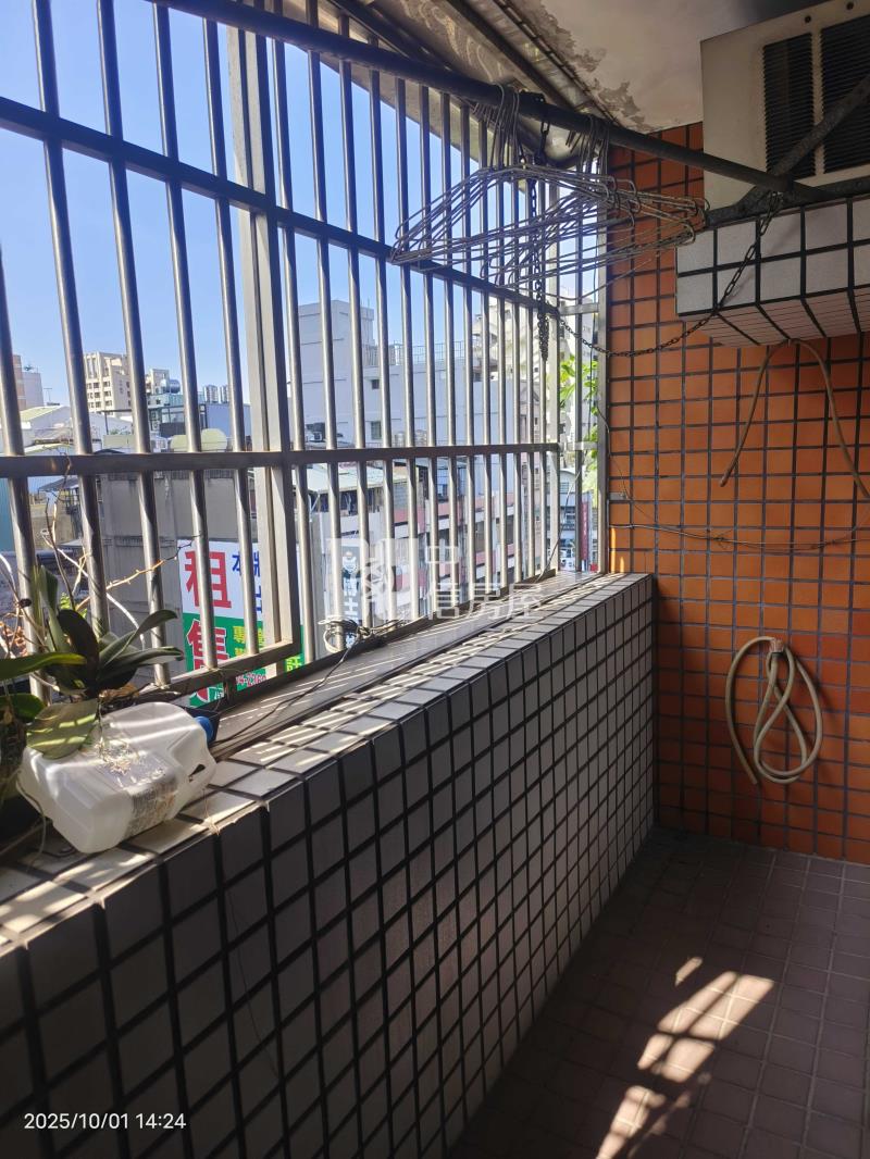 專任-正中華路透天電梯金店面+套房房屋室內格局與周邊環境