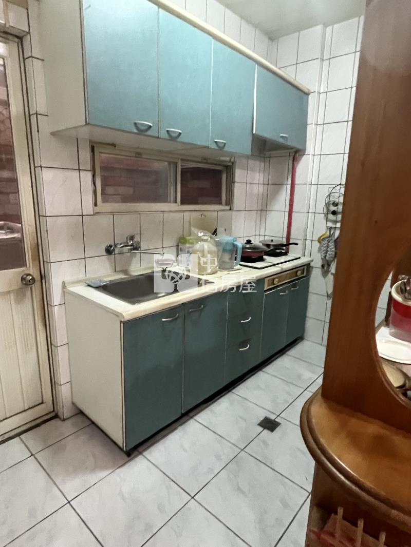 6W25綠景別墅B1車庫透天房屋室內格局與周邊環境