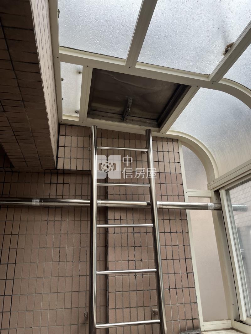 6W25綠景別墅B1車庫透天房屋室內格局與周邊環境