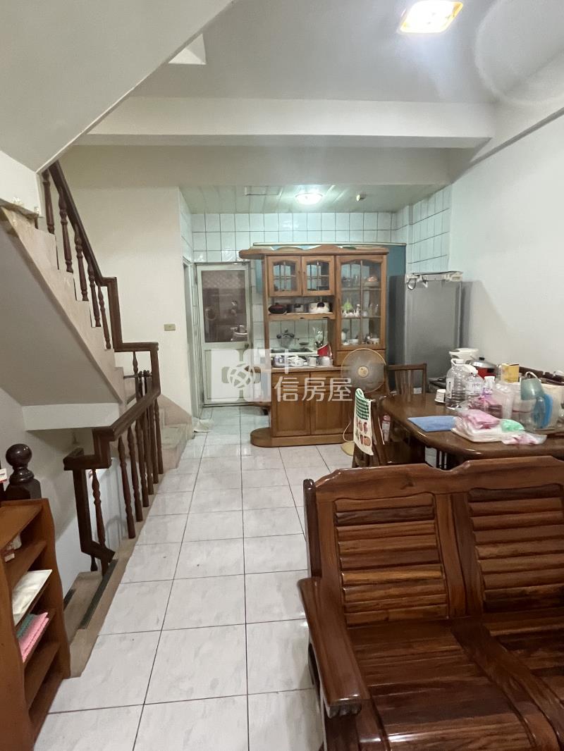 6W25綠景別墅B1車庫透天房屋室內格局與周邊環境