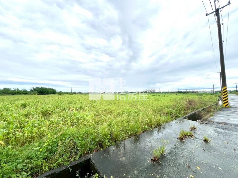 鹿草雙面路方正農地1房屋室內格局與周邊環境