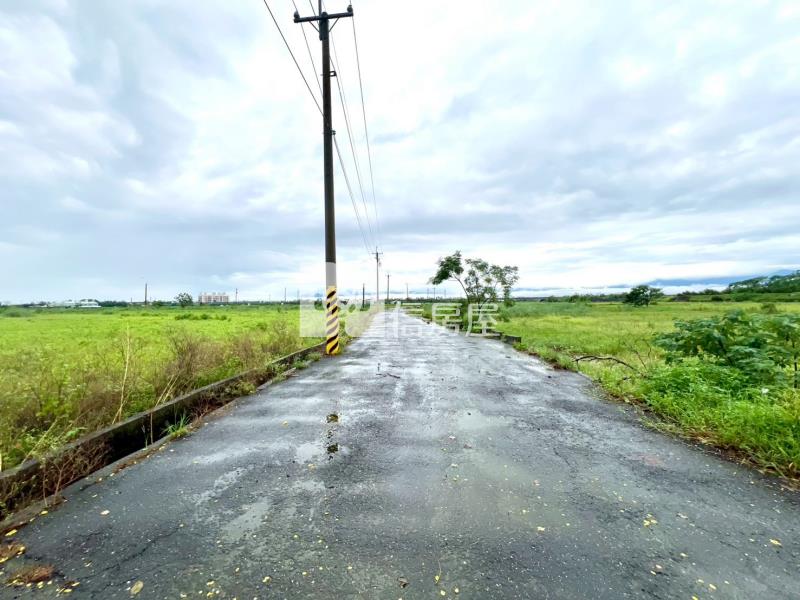 鹿草雙面路方正農地1房屋室內格局與周邊環境
