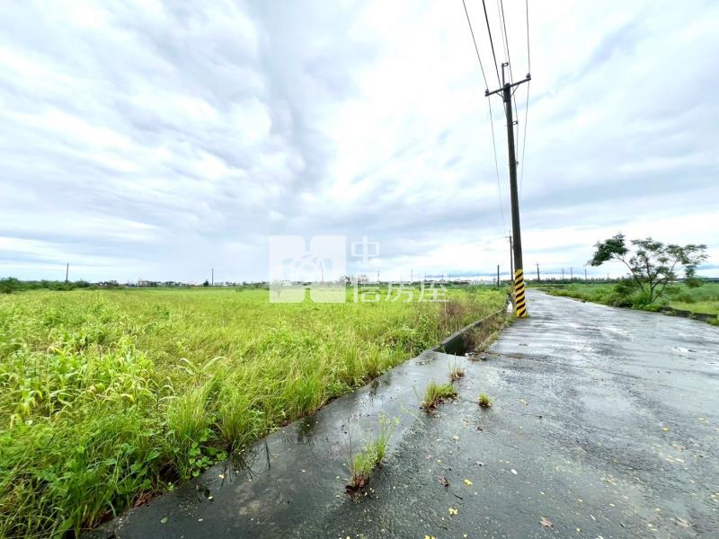 鹿草雙面路方正農地1房屋室內格局與周邊環境