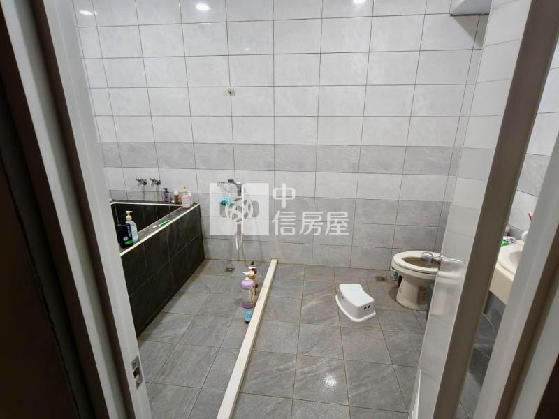 友忠路旁傳統透天房屋室內格局與周邊環境