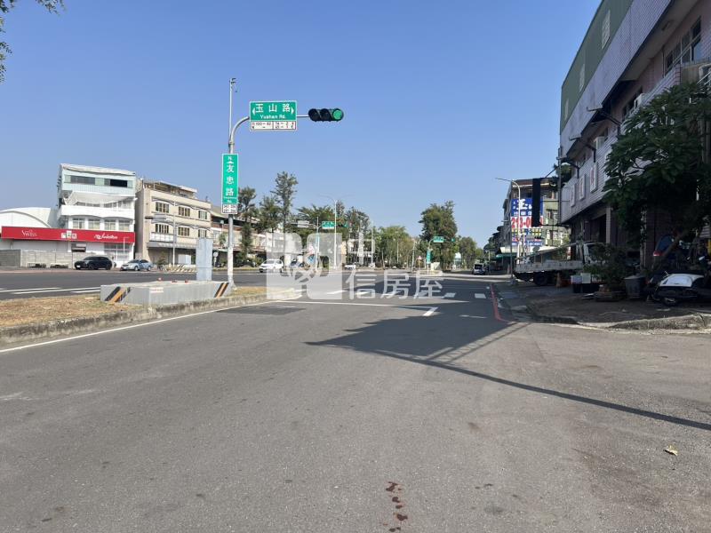 友忠路旁傳統透天房屋室內格局與周邊環境