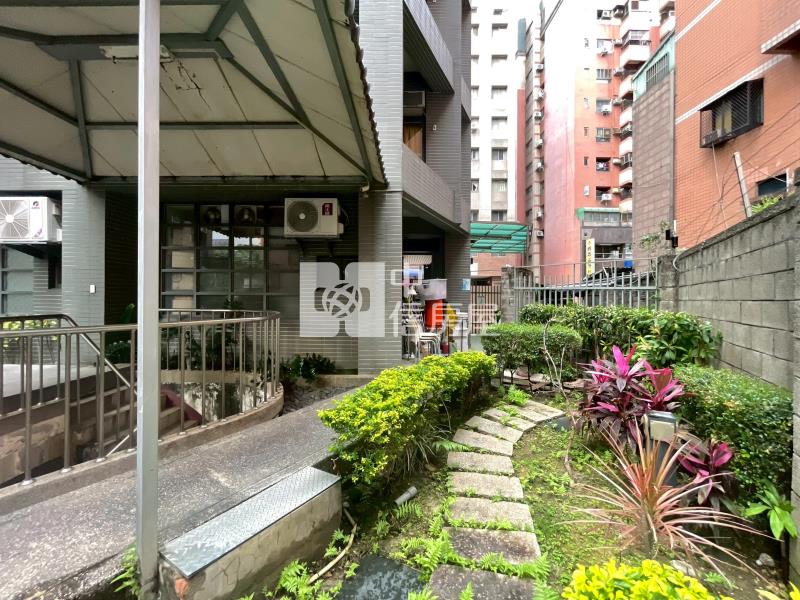 【珍愛逢甲】逢甲商圈低總價樓店｜大平車房屋室內格局與周邊環境