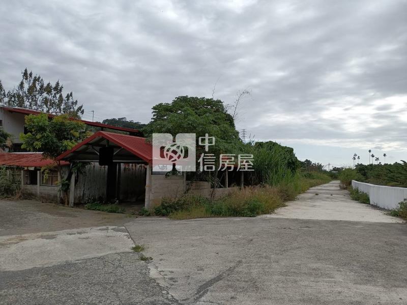初鹿郵局後1028坪臨路平坦農地房屋室內格局與周邊環境