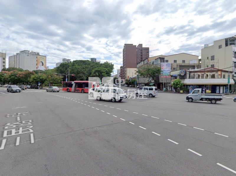超醒目！！三民路口｜角間大面寬｜低總價店面房屋室內格局與周邊環境