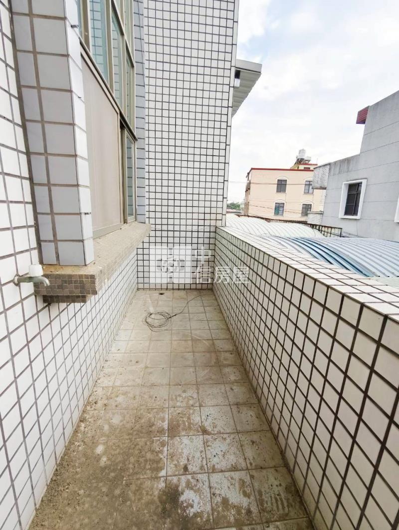 新市近南科6房便宜透天房屋室內格局與周邊環境