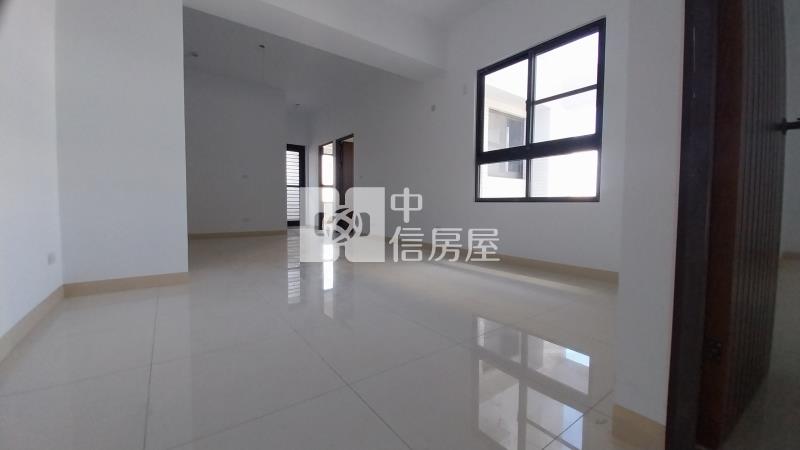 屏東房屋《縣府獨棟一層一戶全新平車華廈 B》房屋室內格局與周邊環境