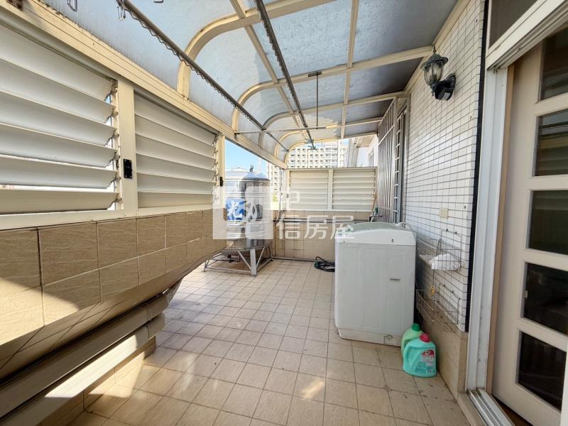 擁翠客廳挑高4.7米朝南角間景觀電墅房屋室內格局與周邊環境