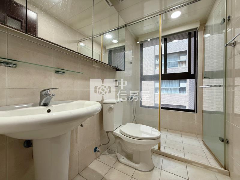 【ROOM 28】中山醫大慶商圈 雙鐵共構 邊間大二房 二套衛浴房屋室內格局與周邊環境