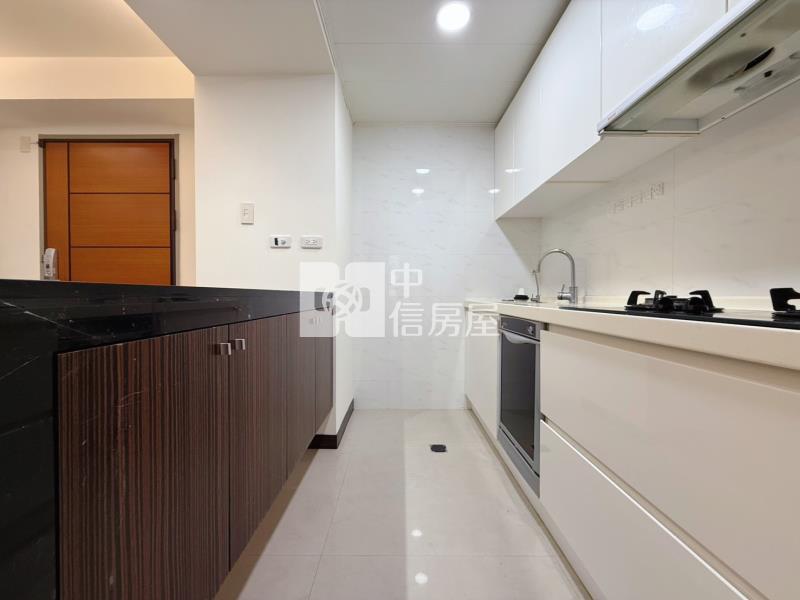 【ROOM 28】中山醫大慶商圈 雙鐵共構 邊間大二房 二套衛浴房屋室內格局與周邊環境