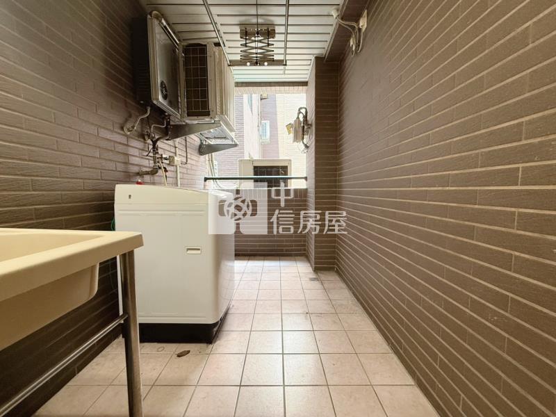 【ROOM 28】中山醫大慶商圈 雙鐵共構 邊間大二房 二套衛浴房屋室內格局與周邊環境