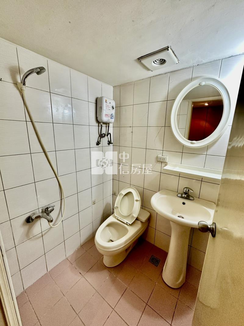 森林公園挑高3米6一房一廳捷運宅房屋室內格局與周邊環境