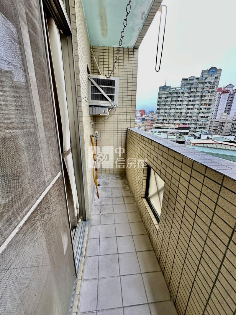 森林公園挑高3米6一房一廳捷運宅房屋室內格局與周邊環境