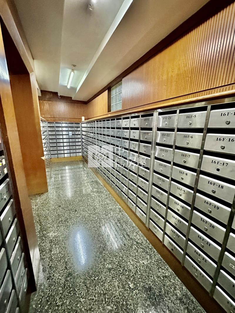 森林公園挑高3米6一房一廳捷運宅房屋室內格局與周邊環境