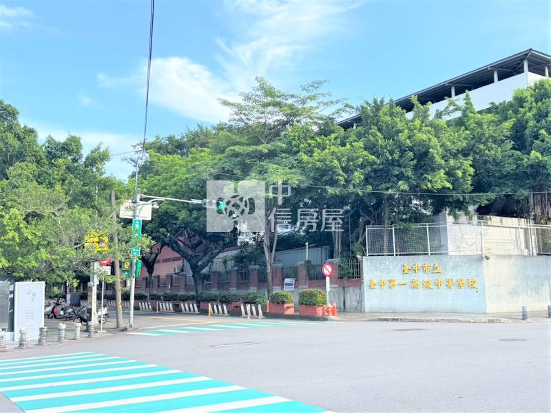 一中金雞母-雙併大面寬店面-電梯30間陽台套房-年淨收650萬-投報超漂亮房屋室內格局與周邊環境