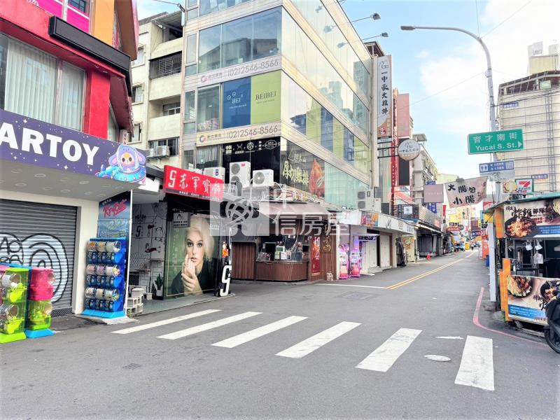 一中金雞母-雙併大面寬店面-電梯30間陽台套房-年淨收650萬-投報超漂亮房屋室內格局與周邊環境