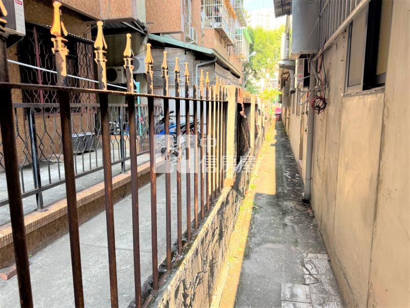 簡約白宅｜3房雙主臥｜門前大車位房屋室內格局與周邊環境