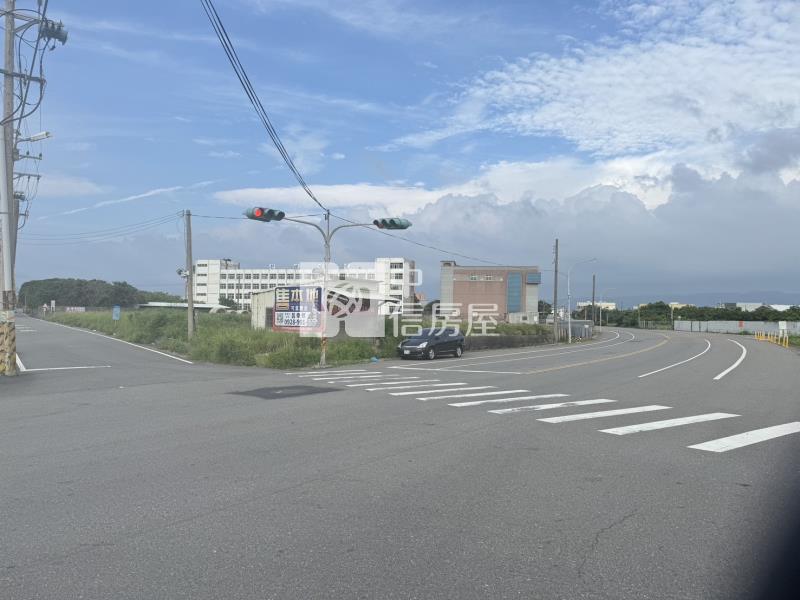 台1線旁好地點！｜848坪角地｜雙面臨18米路｜可農舍｜有資材室房屋室內格局與周邊環境