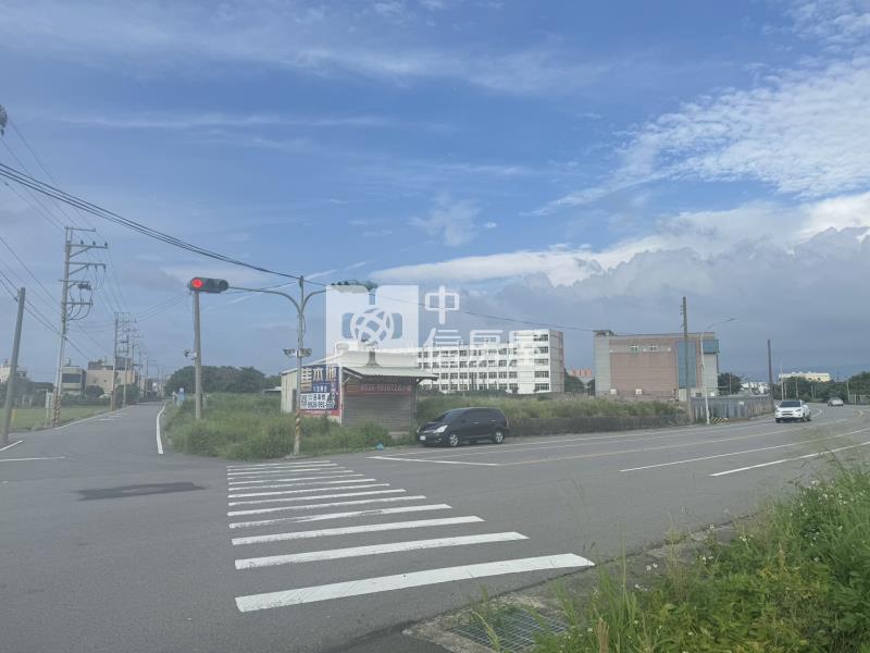 台1線旁好地點！｜848坪角地｜雙面臨18米路｜可農舍｜有資材室房屋室內格局與周邊環境
