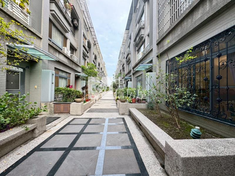 【崇德哈哇e】14期旁｜新漢神商圈｜美別墅｜可停雙車房屋室內格局與周邊環境