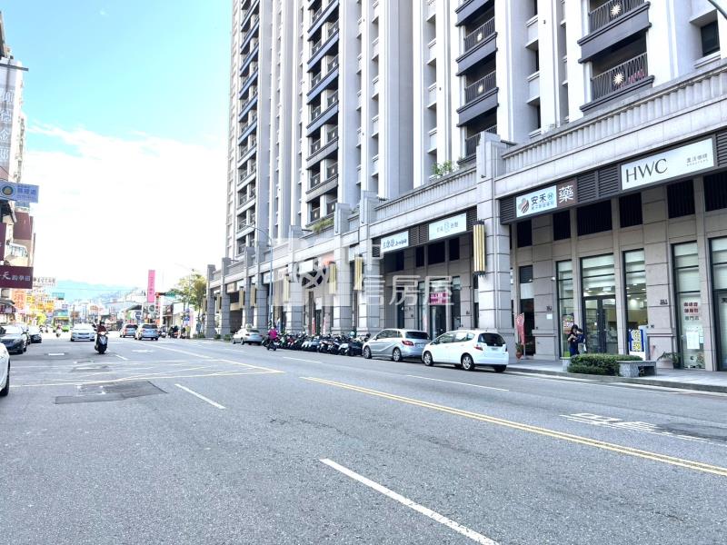 正東山路茶六旁朝南透店房屋室內格局與周邊環境