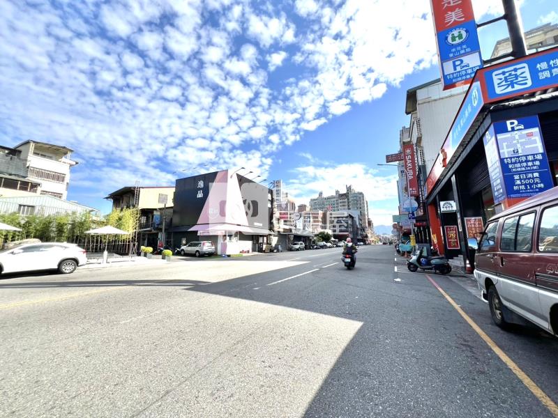 正東山路茶六旁朝南透店房屋室內格局與周邊環境