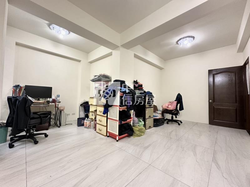 別墅新世界4房側院停車房屋室內格局與周邊環境