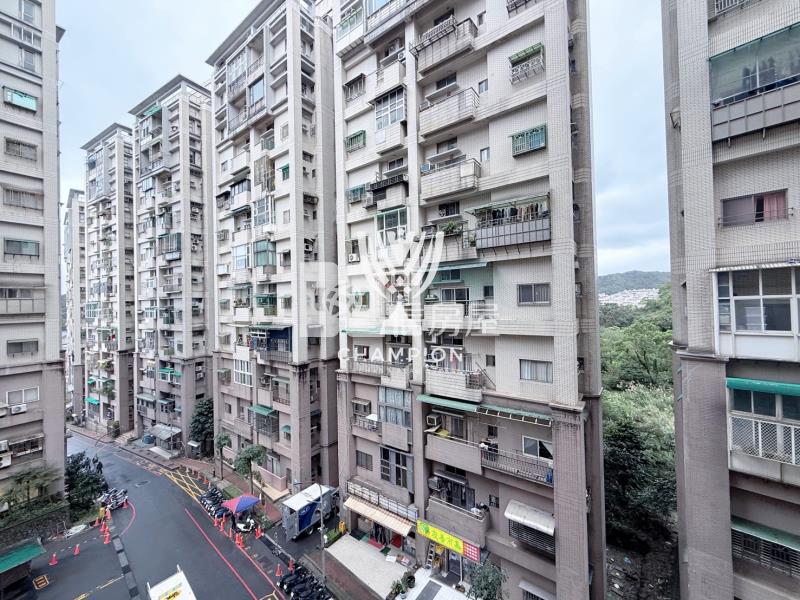 【冠軍】喜市直達明亮三房房屋室內格局與周邊環境