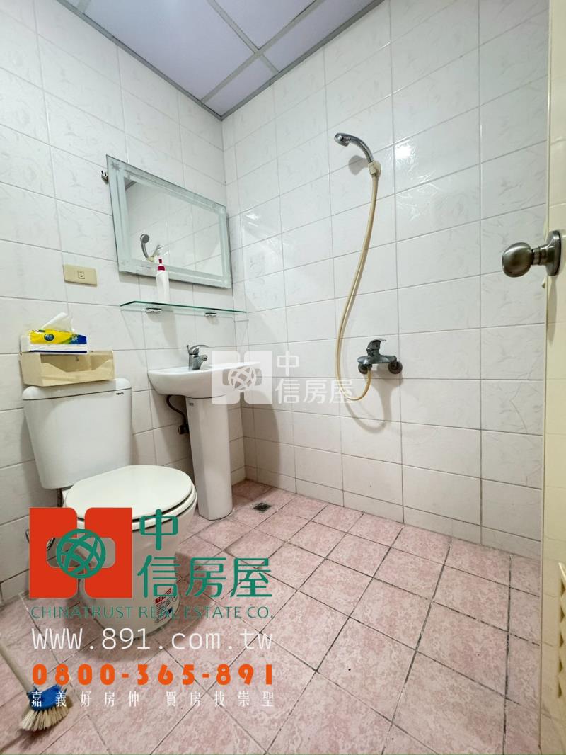 垂楊國小旁車庫美別墅房屋室內格局與周邊環境