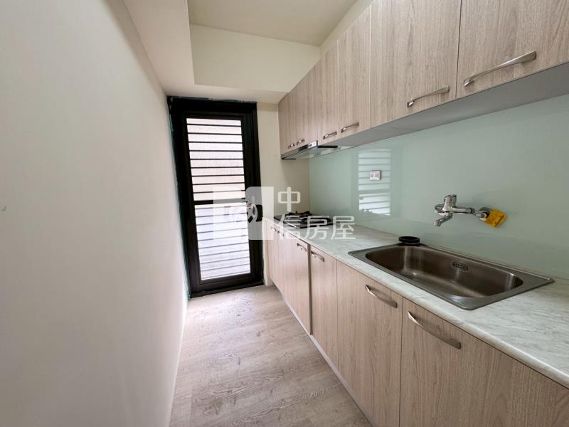 潭子大第矽品商圈大三房+車位房屋室內格局與周邊環境