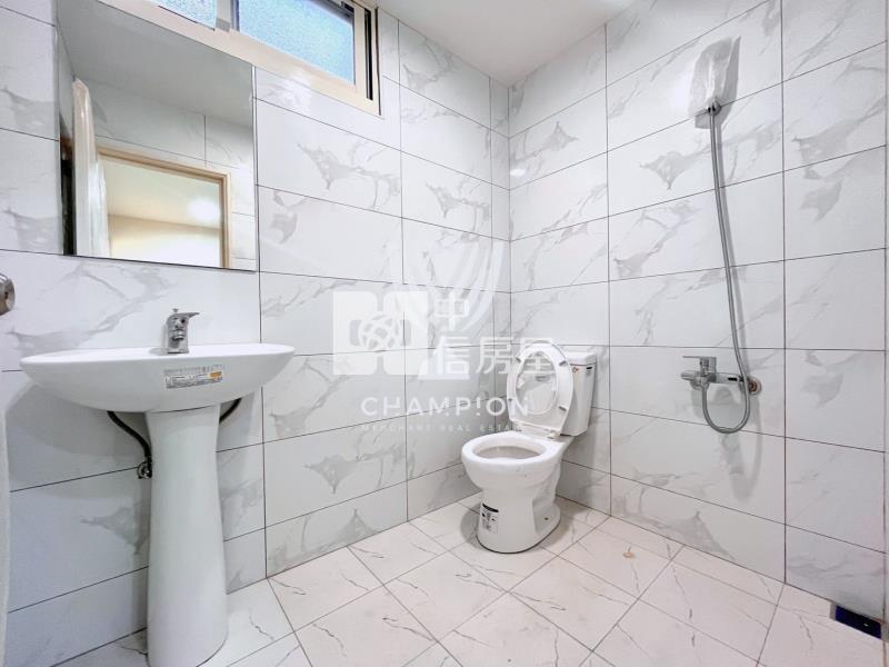 【冠軍】調和美裝三房二樓房屋室內格局與周邊環境