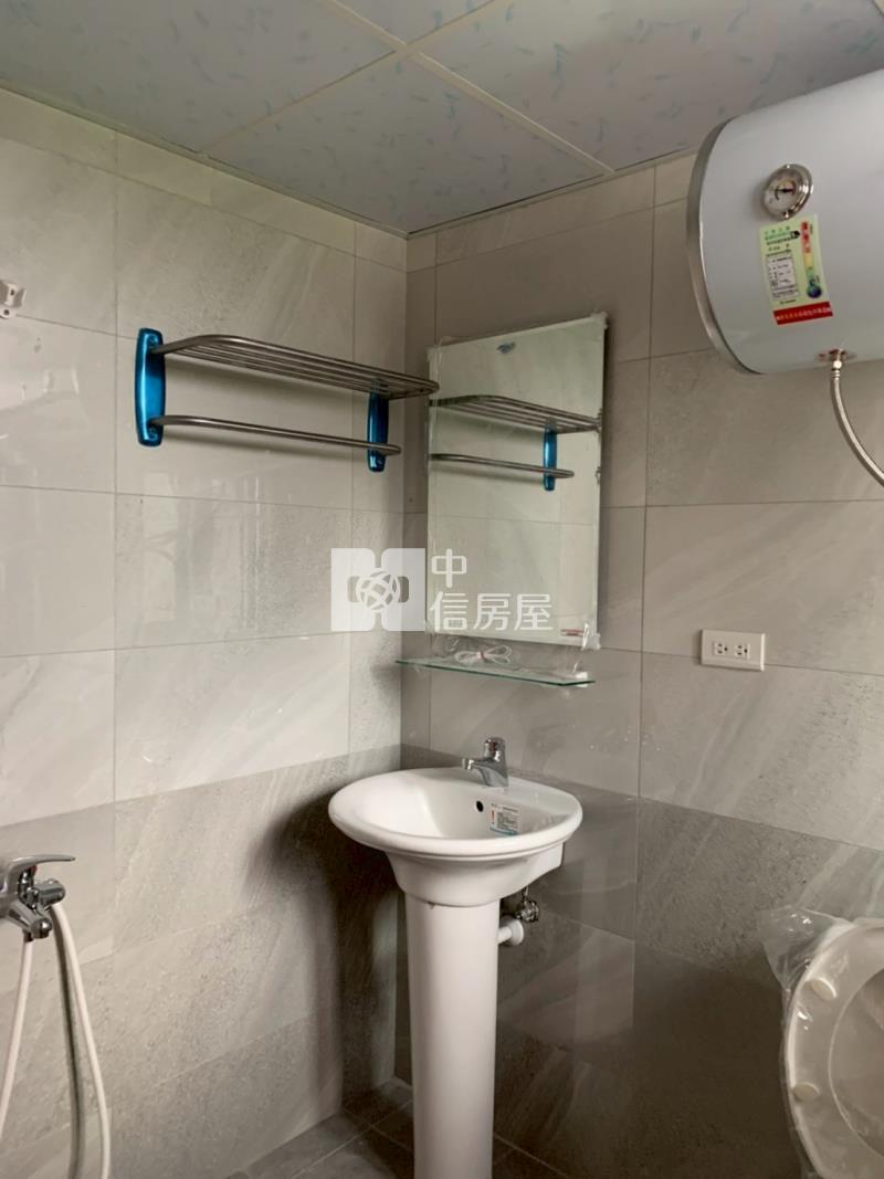 專委龍興路透天11套房房屋室內格局與周邊環境