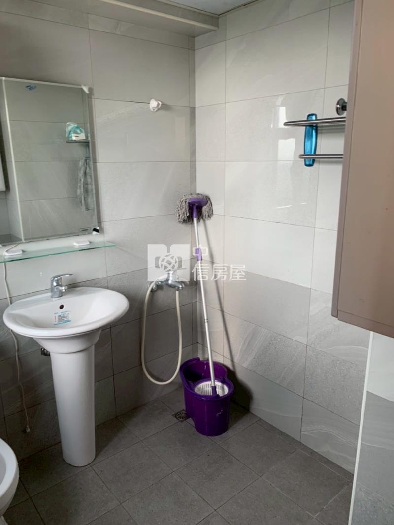 專委龍興路透天11套房房屋室內格局與周邊環境