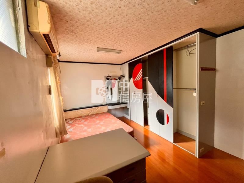 6房別墅前院停車中原大學運動場旁房屋室內格局與周邊環境