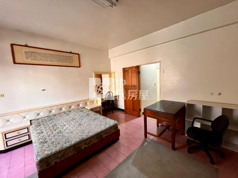 6房別墅前院停車中原大學運動場旁房屋室內格局與周邊環境