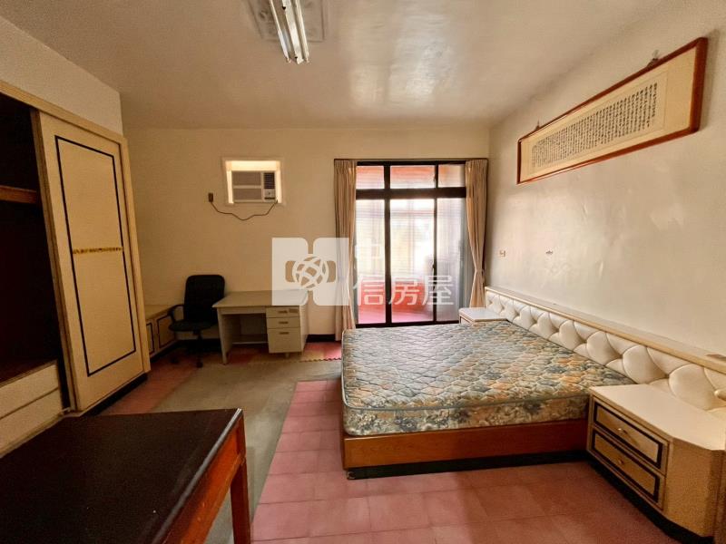 6房別墅前院停車中原大學運動場旁房屋室內格局與周邊環境