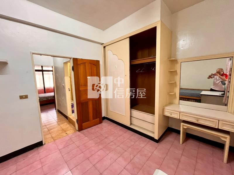 6房別墅前院停車中原大學運動場旁房屋室內格局與周邊環境