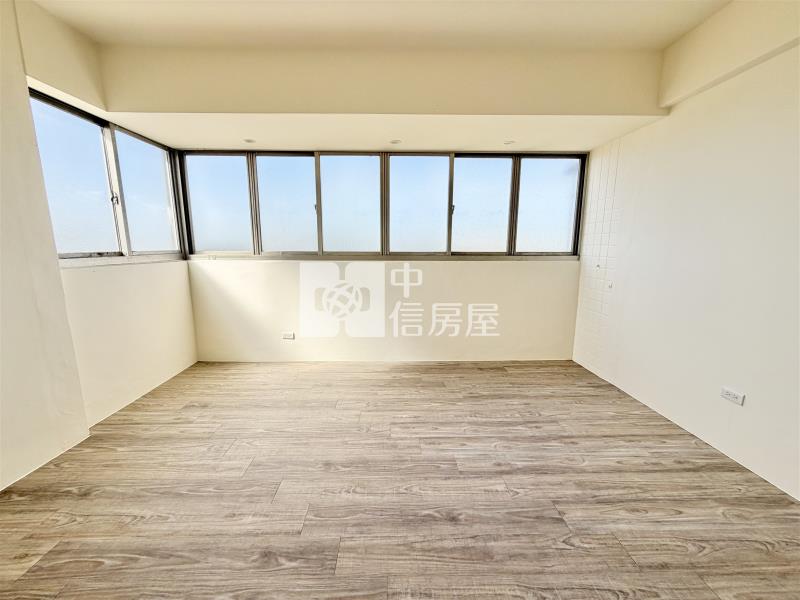 大雅鳳鳴路邊間車庫透天房屋室內格局與周邊環境