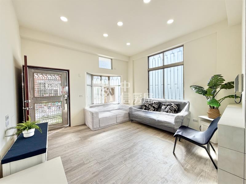 大雅鳳鳴路邊間車庫透天房屋室內格局與周邊環境