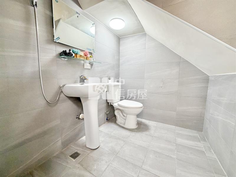 大雅鳳鳴路邊間車庫透天房屋室內格局與周邊環境