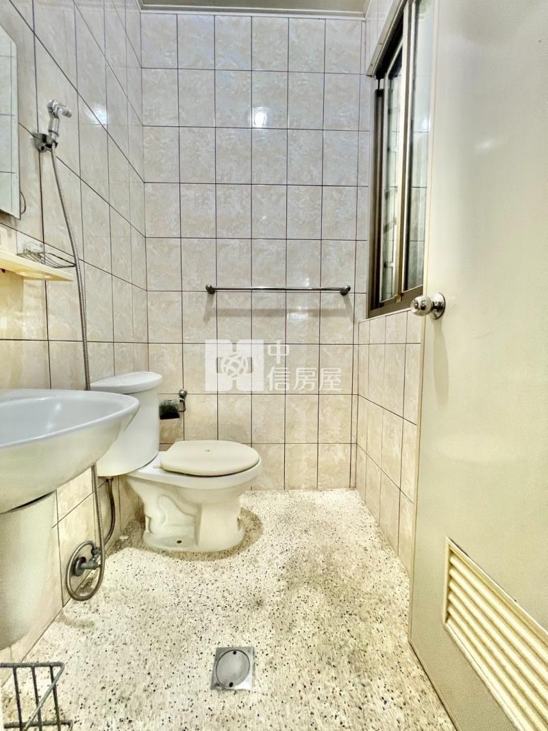 太平小鎮輕屋齡透天房屋室內格局與周邊環境