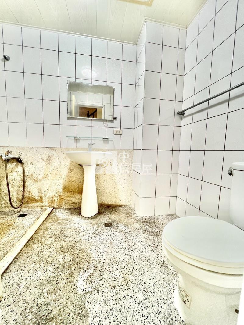 太平小鎮輕屋齡透天房屋室內格局與周邊環境