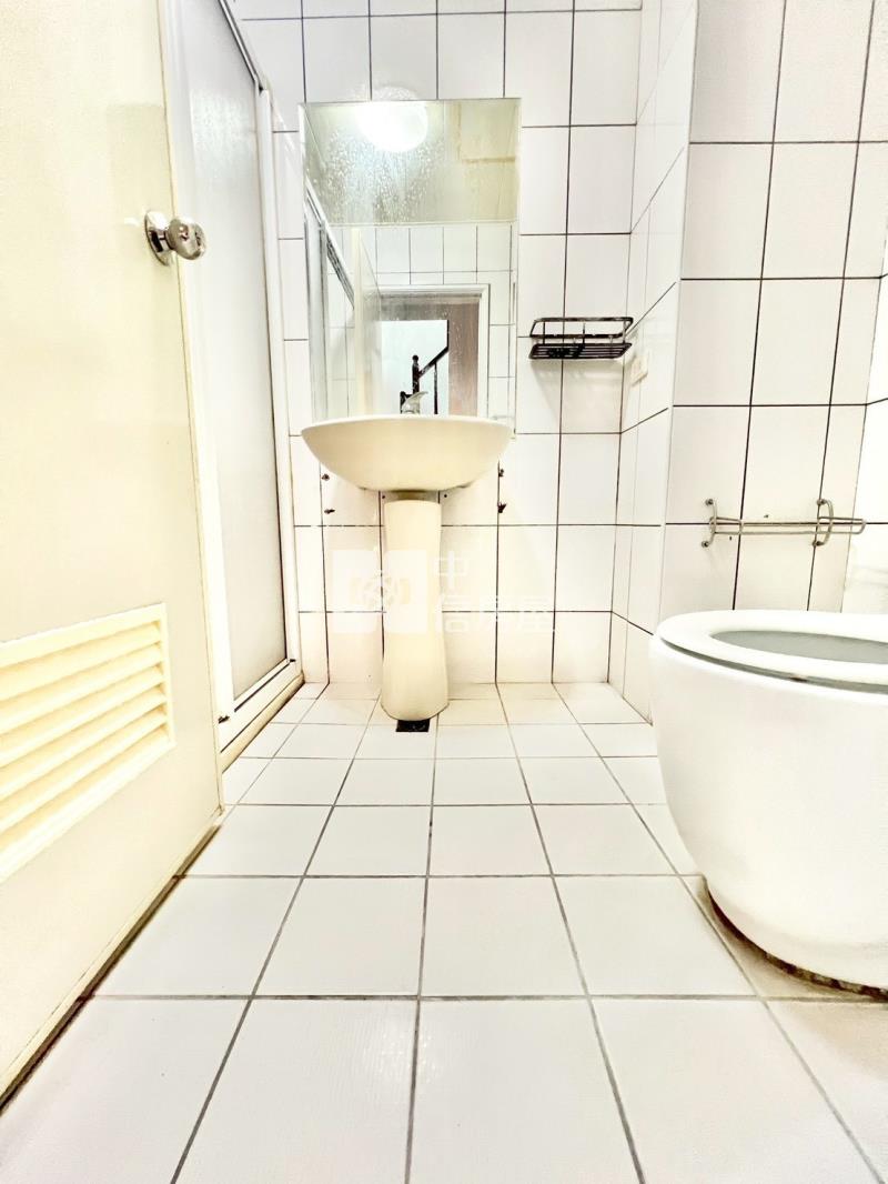 太平小鎮輕屋齡透天房屋室內格局與周邊環境