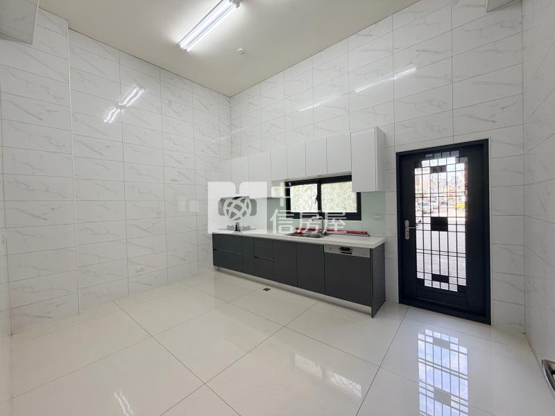 新平國小20米路電梯透店房屋室內格局與周邊環境