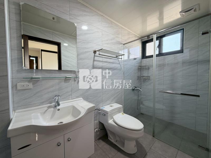 新平國小20米路電梯透店房屋室內格局與周邊環境