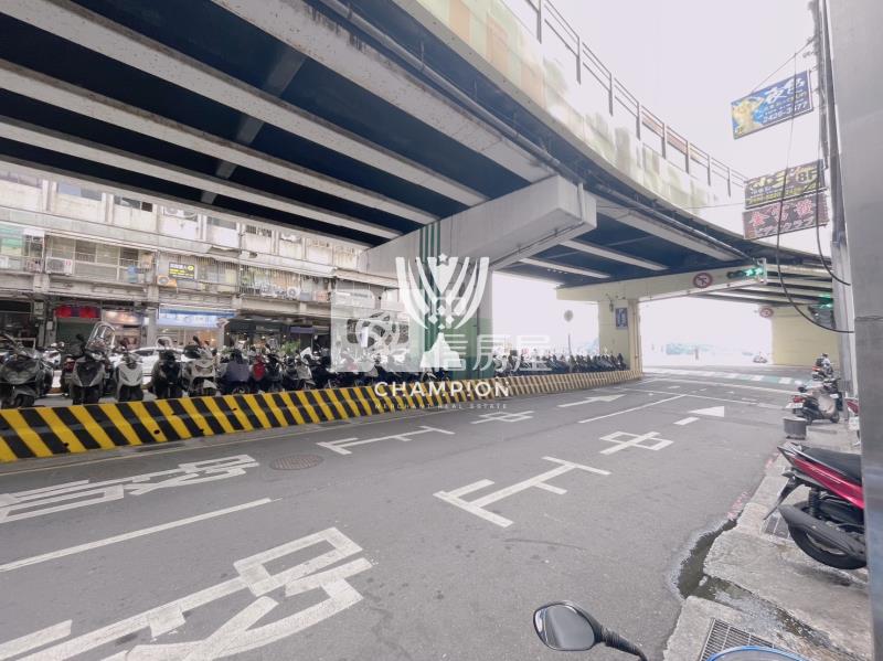 【冠軍】廟口愛一路金店面房屋室內格局與周邊環境